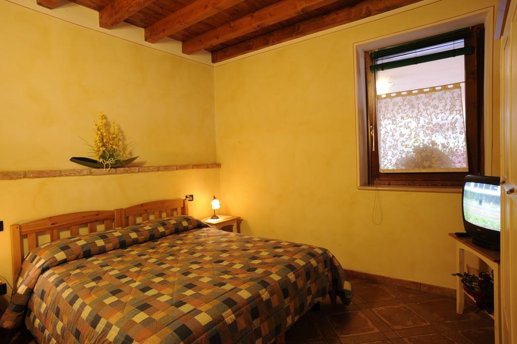 Agriturismo Gian Galeazzo Visconti Guest House Valeggio sul Mincio Bilik gambar