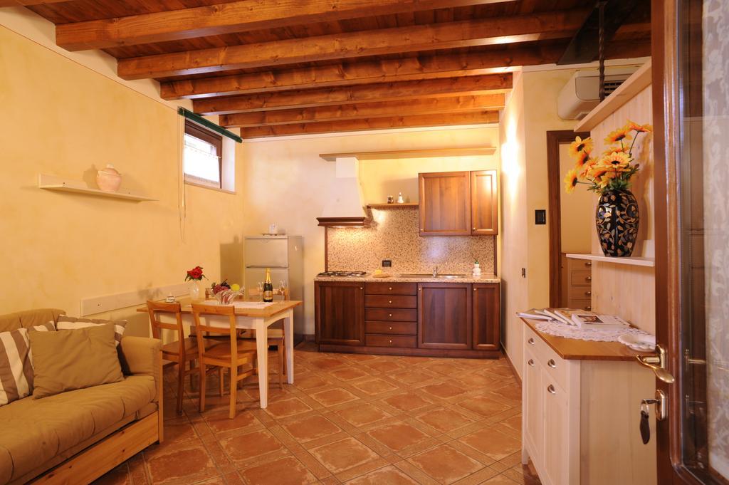 Agriturismo Gian Galeazzo Visconti Guest House Valeggio sul Mincio Bilik gambar